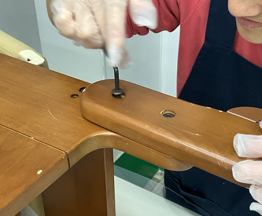 各種福祉用具の洗浄・清拭作業の様子